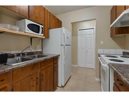 404-5418 52 Street, Camrose, AB - Indoor Photo Showing Kitchen With Double Sink