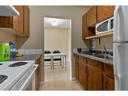 404-5418 52 Street, Camrose, AB - Indoor Photo Showing Kitchen With Double Sink