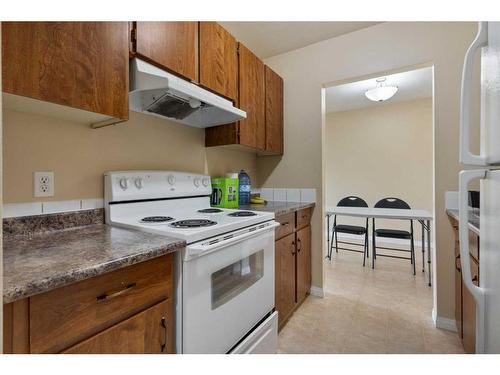 404-5418 52 Street, Camrose, AB - Indoor Photo Showing Kitchen