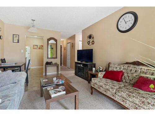 202-5418 52 Street, Camrose, AB - Indoor Photo Showing Living Room