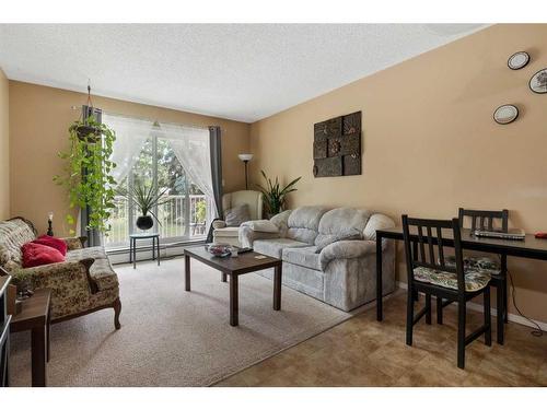 202-5418 52 Street, Camrose, AB - Indoor Photo Showing Living Room