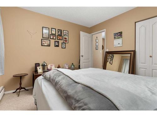 202-5418 52 Street, Camrose, AB - Indoor Photo Showing Bedroom