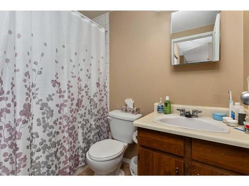 202-5418 52 Street, Camrose, AB - Indoor Photo Showing Bathroom