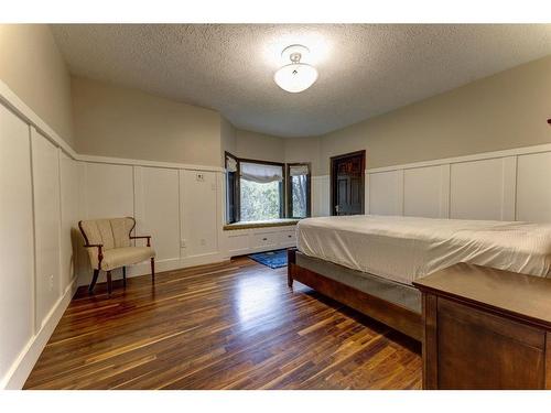 170 Jarvis Bay Drive, Jarvis Bay, AB - Indoor Photo Showing Bedroom