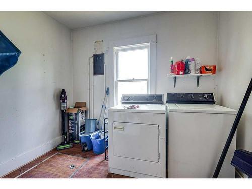 5611 51 Street, Rimbey, AB - Indoor Photo Showing Laundry Room