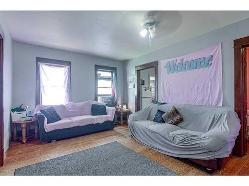 5611 51 Street, Rimbey, AB - Indoor Photo Showing Living Room