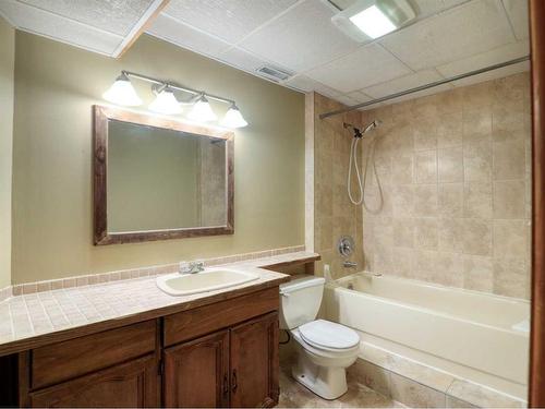 83 Barrett Drive, Red Deer, AB - Indoor Photo Showing Bathroom