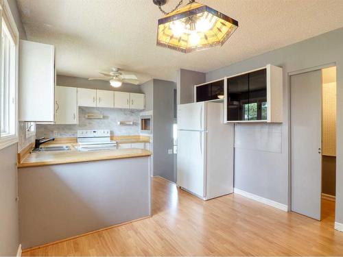 83 Barrett Drive, Red Deer, AB - Indoor Photo Showing Kitchen