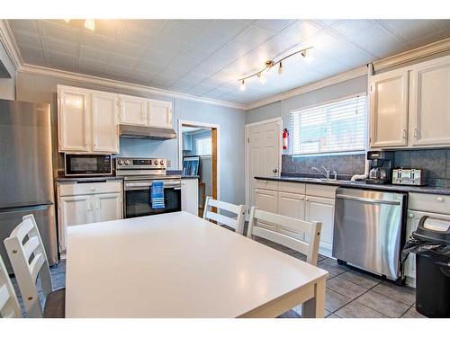 5019 46 Street, Sylvan Lake, AB - Indoor Photo Showing Kitchen