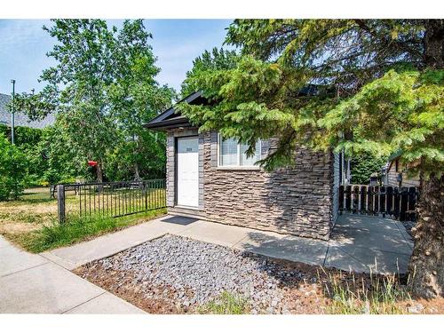 5019 46 Street, Sylvan Lake, AB - Outdoor