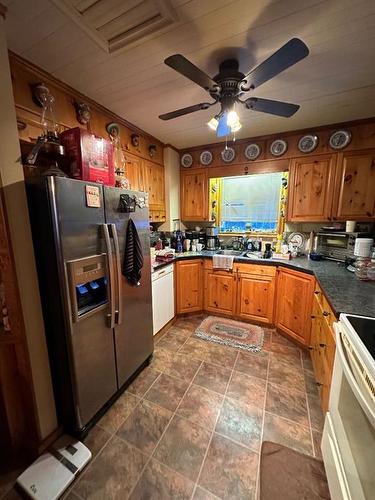 36142 Range Road 44, Rural Red Deer County, AB - Indoor Photo Showing Kitchen With Double Sink