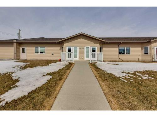 1-5414 51 Street, Rimbey, AB - Outdoor