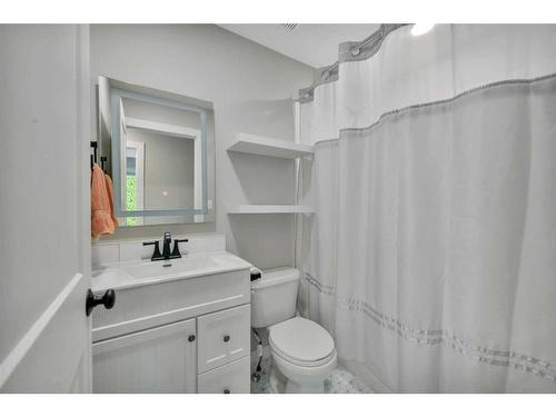 117 Ladwig Close, Red Deer, AB - Indoor Photo Showing Bathroom