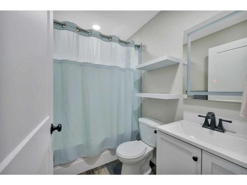 117 Ladwig Close, Red Deer, AB - Indoor Photo Showing Bathroom