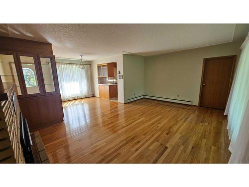 5506 50 Street, Castor, AB - Indoor Photo Showing Other Room