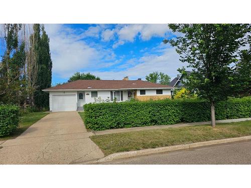 5506 50 Street, Castor, AB - Outdoor With Facade