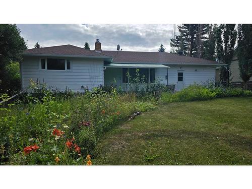 5506 50 Street, Castor, AB - Outdoor