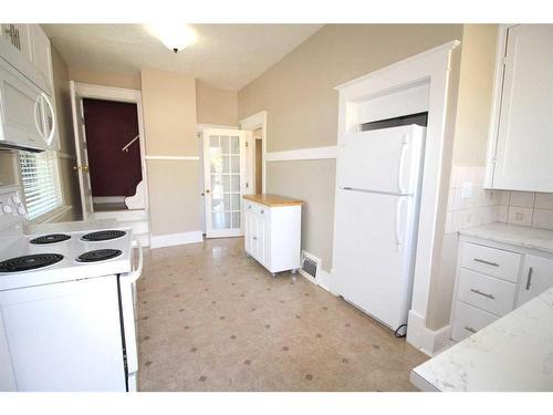 4626 49 Street, Red Deer, AB - Indoor Photo Showing Kitchen