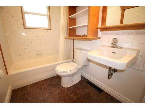 4624 49 Street, Red Deer, AB - Indoor Photo Showing Bathroom