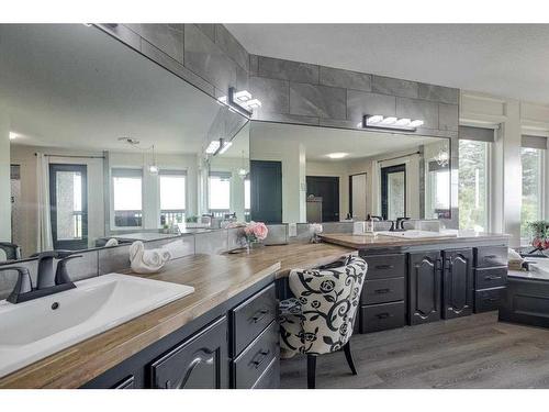 Twp Rd 384, Rural Red Deer County, AB - Indoor Photo Showing Bathroom