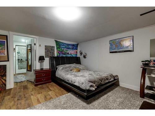 Twp Rd 384, Rural Red Deer County, AB - Indoor Photo Showing Bedroom