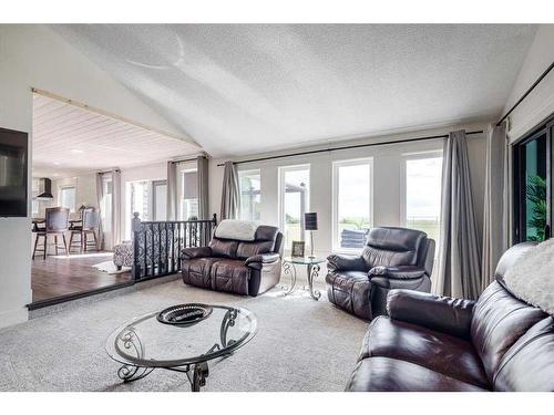 Twp Rd 384, Rural Red Deer County, AB - Indoor Photo Showing Living Room