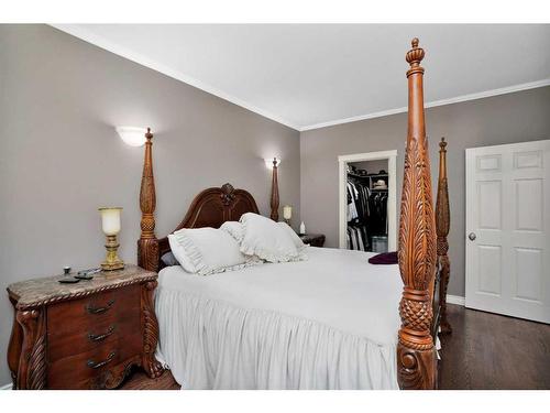 6 Atter Close, Red Deer, AB - Indoor Photo Showing Bedroom