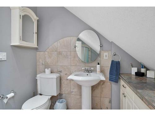 6 Atter Close, Red Deer, AB - Indoor Photo Showing Bathroom