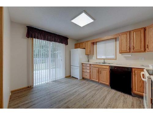 25-2821 Botterill Crescent, Red Deer, AB - Indoor Photo Showing Kitchen With Double Sink