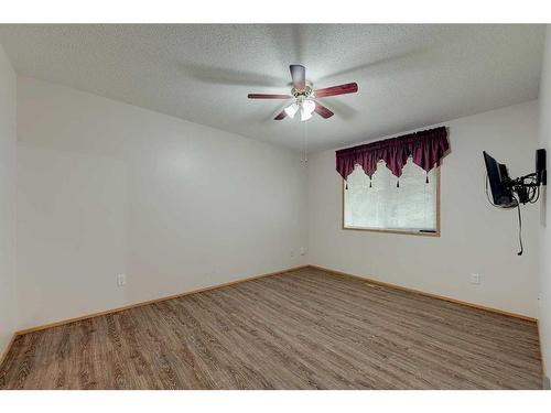 25-2821 Botterill Crescent, Red Deer, AB - Indoor Photo Showing Other Room