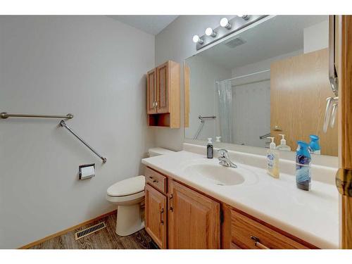 25-2821 Botterill Crescent, Red Deer, AB - Indoor Photo Showing Bathroom