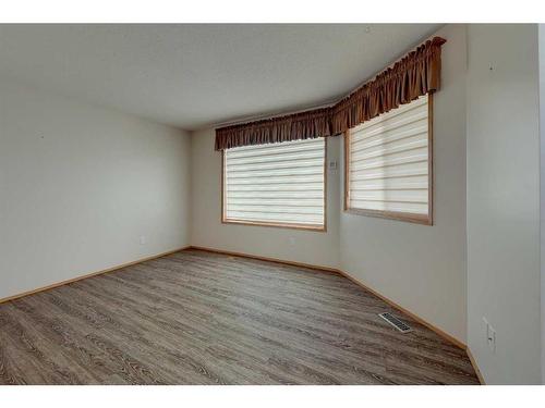 25-2821 Botterill Crescent, Red Deer, AB - Indoor Photo Showing Other Room