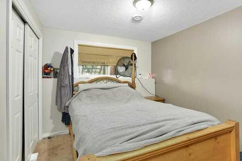 5324 53 Ave, Bashaw, AB - Indoor Photo Showing Bedroom