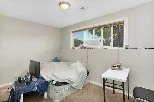 5324 53 Ave, Bashaw, AB - Indoor Photo Showing Bedroom