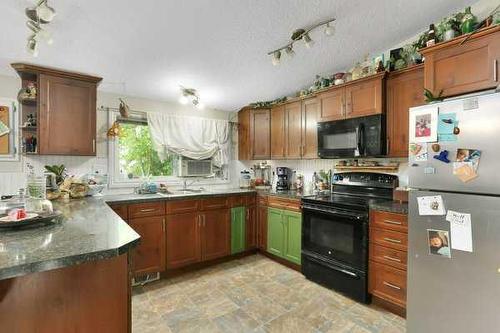 5324 53 Ave, Bashaw, AB - Indoor Photo Showing Kitchen With Double Sink