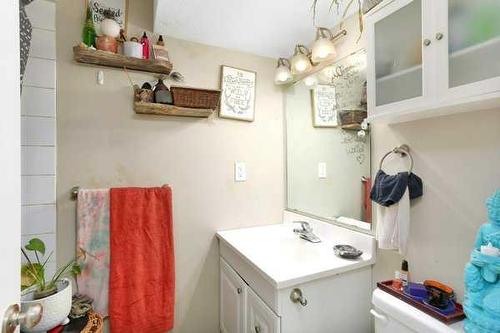 5324 53 Ave, Bashaw, AB - Indoor Photo Showing Bathroom