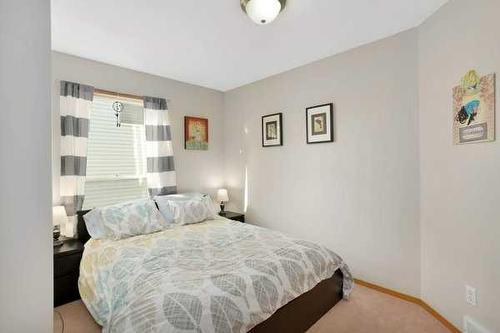 152 Kemp Avenue, Red Deer, AB - Indoor Photo Showing Bedroom