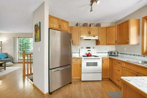 152 Kemp Avenue, Red Deer, AB - Indoor Photo Showing Kitchen