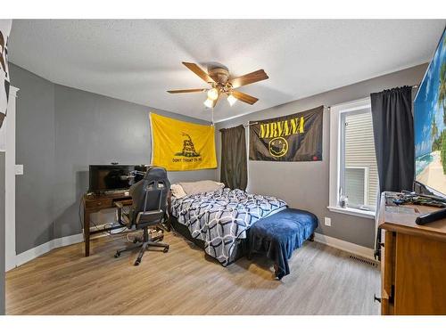 46 Assinger Avenue, Red Deer, AB - Indoor Photo Showing Bedroom