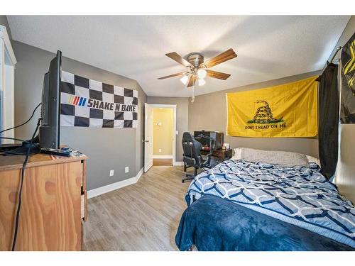 46 Assinger Avenue, Red Deer, AB - Indoor Photo Showing Bedroom