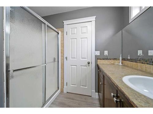 46 Assinger Avenue, Red Deer, AB - Indoor Photo Showing Bathroom