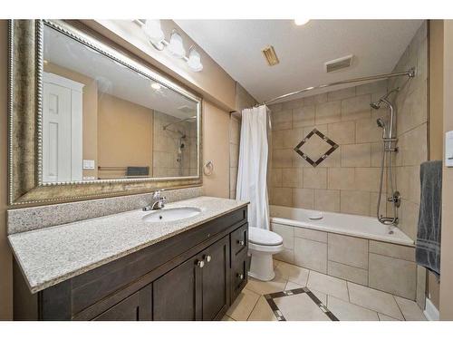 46 Assinger Avenue, Red Deer, AB - Indoor Photo Showing Bathroom