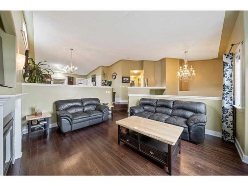 46 Assinger Avenue, Red Deer, AB - Indoor Photo Showing Living Room