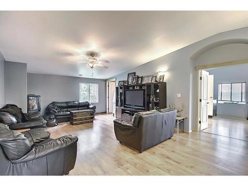 363039 Range Road 6-1, Rural Clearwater County, AB - Indoor Photo Showing Living Room