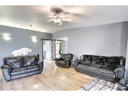 363039 Range Road 6-1, Rural Clearwater County, AB - Indoor Photo Showing Living Room