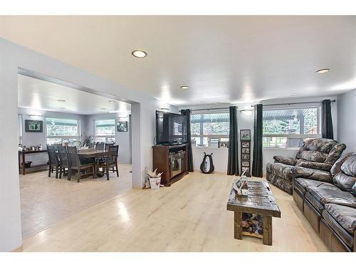 363039 Range Road 6-1, Rural Clearwater County, AB - Indoor Photo Showing Living Room