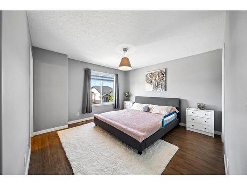 140 Vickers Close, Red Deer, AB - Indoor Photo Showing Bedroom