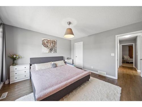 140 Vickers Close, Red Deer, AB - Indoor Photo Showing Bedroom