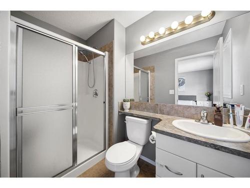 140 Vickers Close, Red Deer, AB - Indoor Photo Showing Bathroom