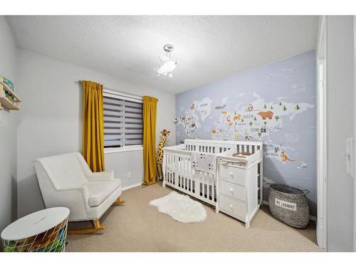 140 Vickers Close, Red Deer, AB - Indoor Photo Showing Bedroom